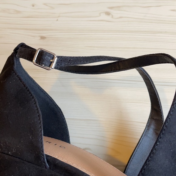 Cross strap wedges - Picture 7 of 8